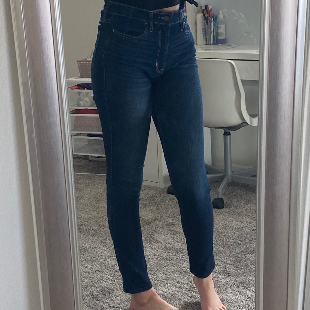 DARK WASHED NON RIPPED SKINNY JEANS